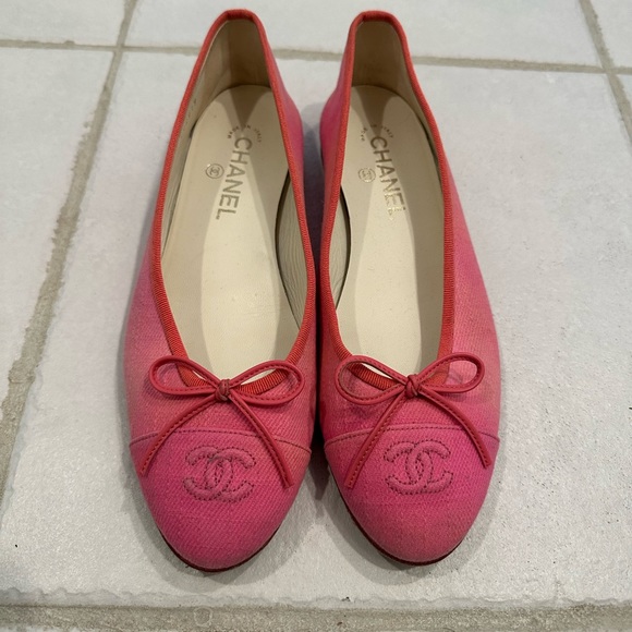 CHANEL Pink Flats with Bow Detail